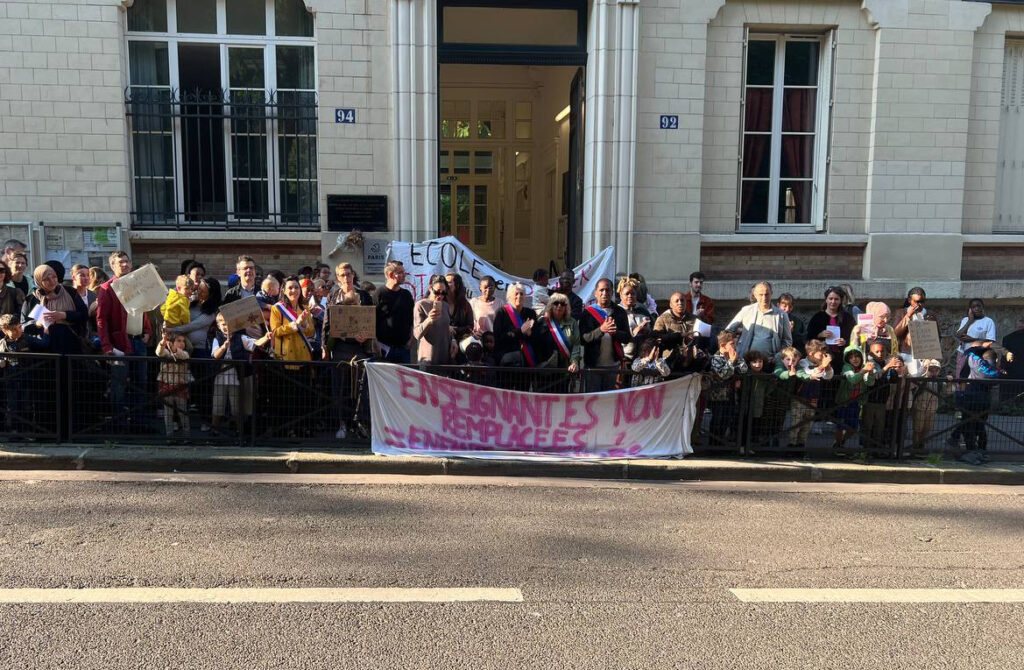 Mobilisation des enseignants et parents à l'école maternelle publique Couronnes